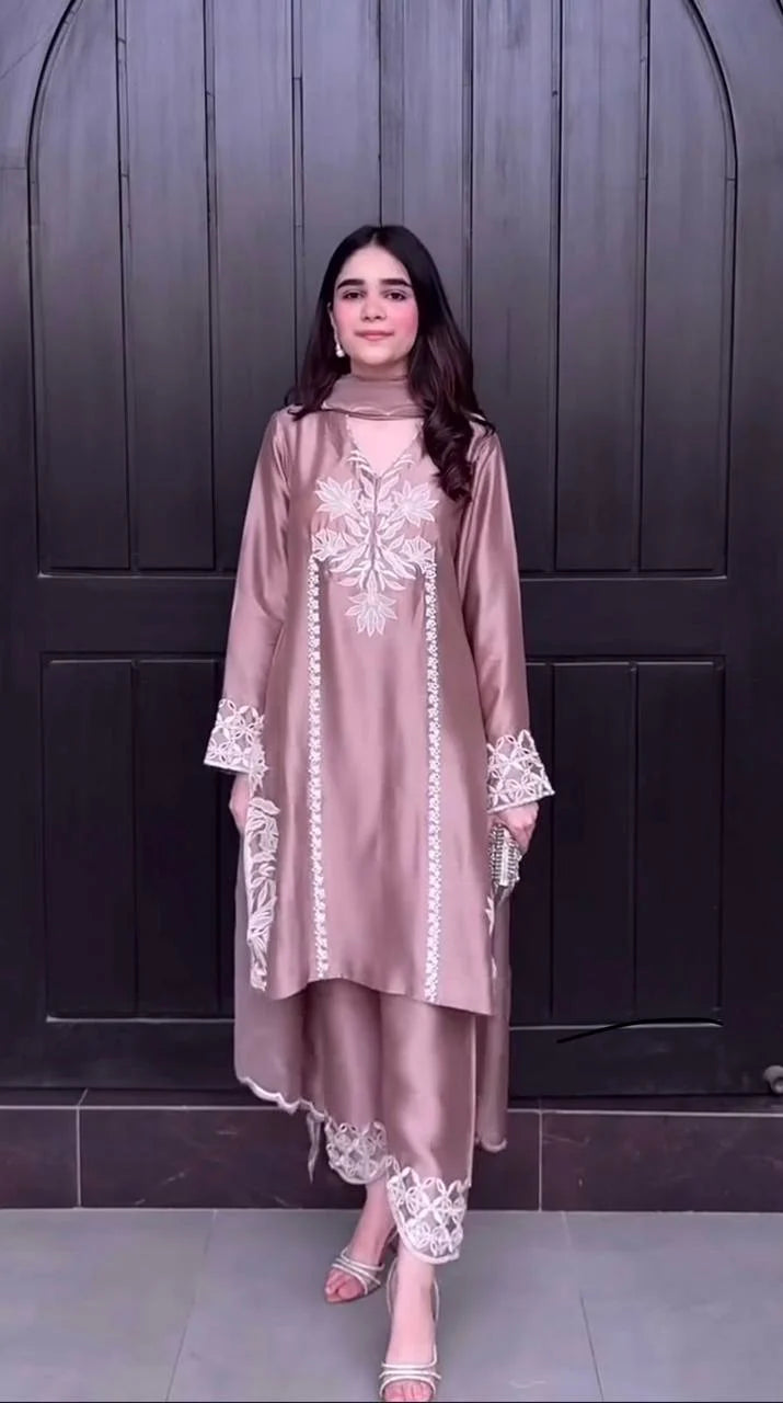 Smita - MC Elegant heavy natural crêpe silk suit set