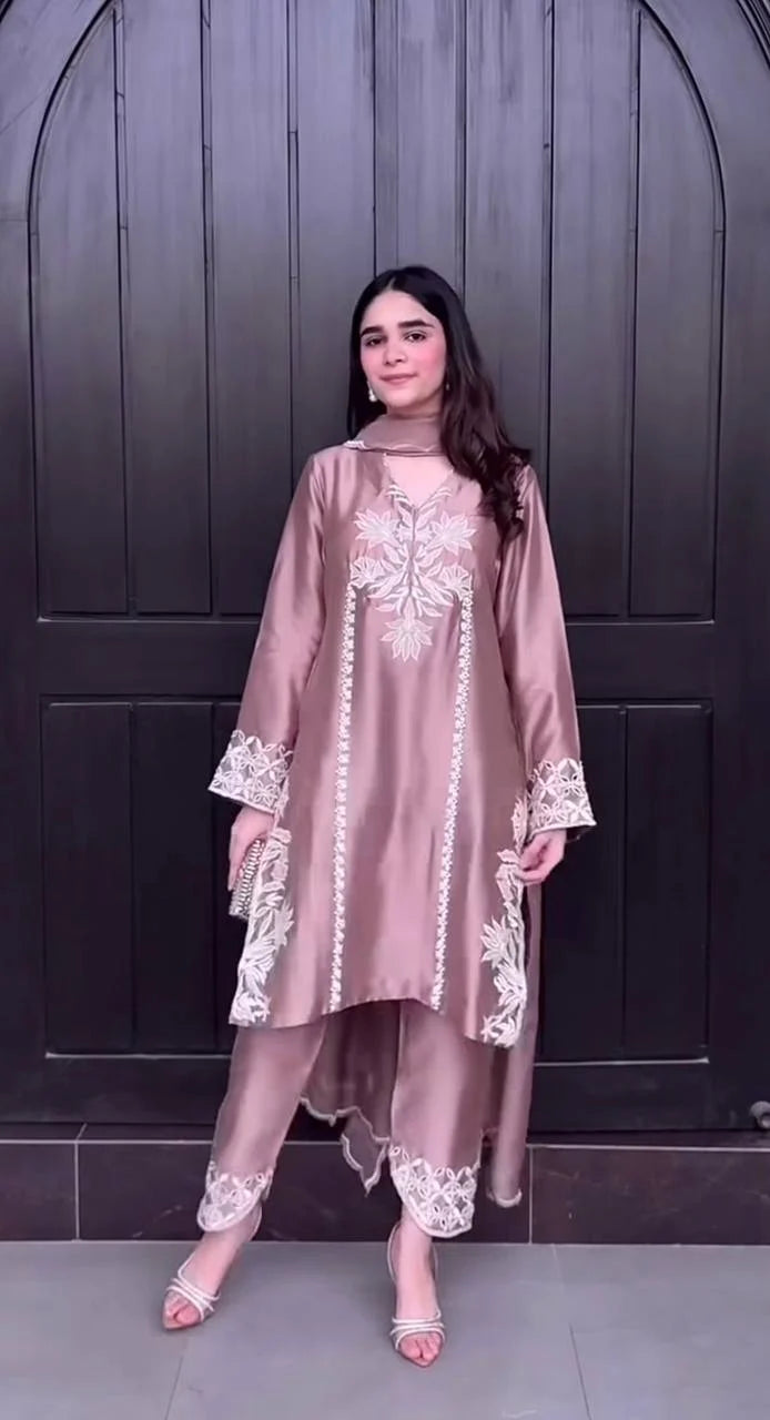 Smita - MC Elegant heavy natural crêpe silk suit set